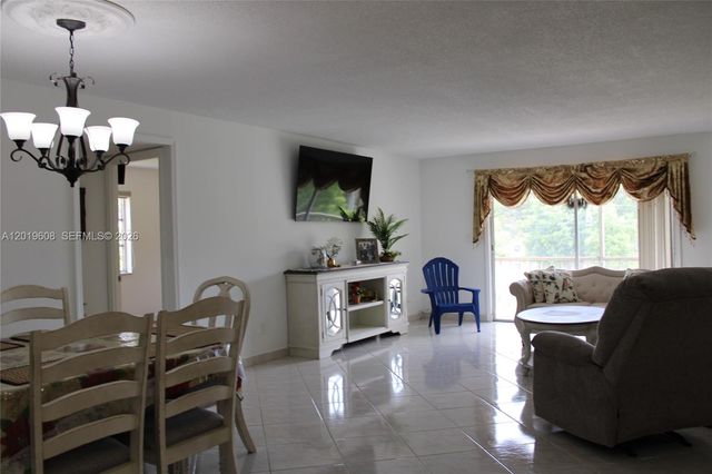 8120 SW 24th Street 314, North Lauderdale, FL 33068