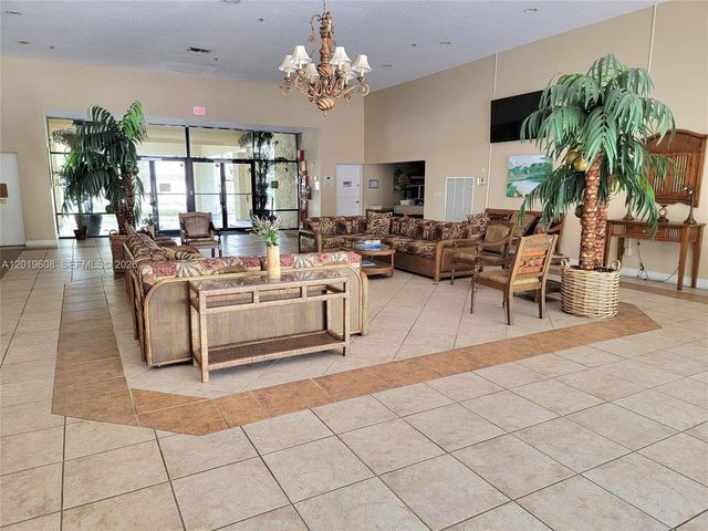 8120 SW 24th Street 314, North Lauderdale, FL 33068