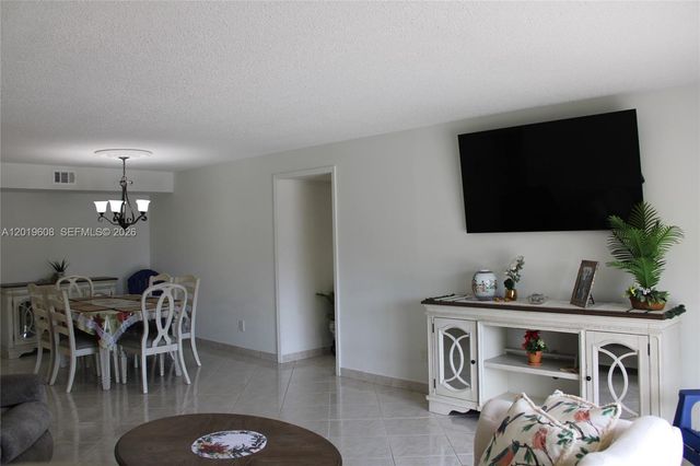 8120 SW 24th Street 314, North Lauderdale, FL 33068