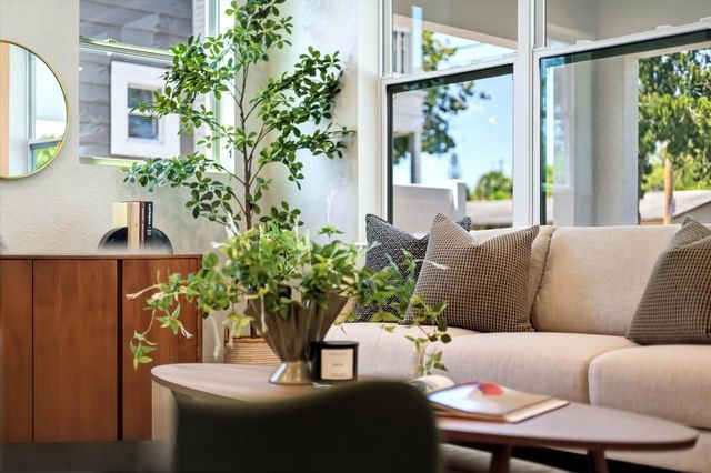 1044 12TH AVENUE S, St Petersburg, FL 33705