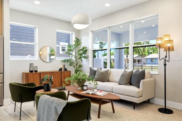 1044 12TH AVENUE S, St Petersburg, FL 33705