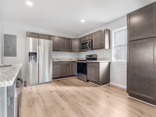 440 Moores Dr, Hopkinsville, KY 42240