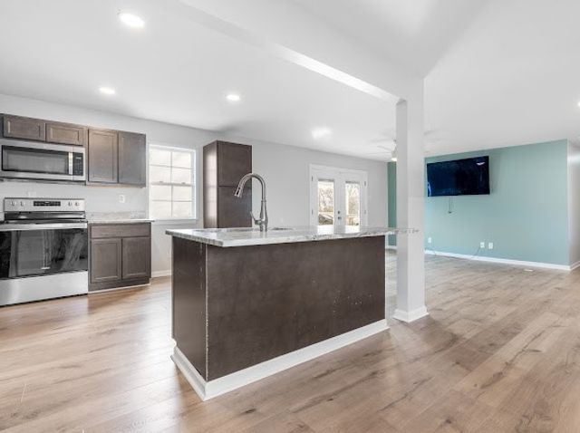 440 Moores Dr, Hopkinsville, KY 42240