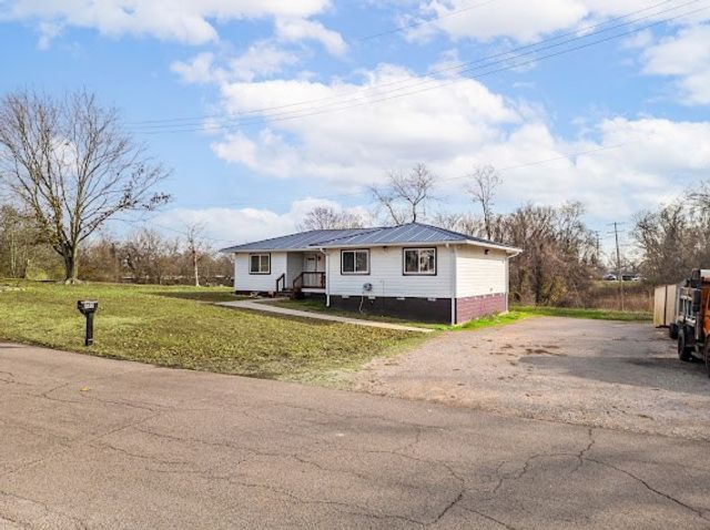 440 Moores Dr, Hopkinsville, KY 42240