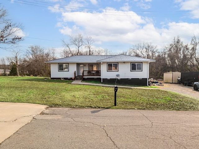 440 Moores Dr, Hopkinsville, KY 42240