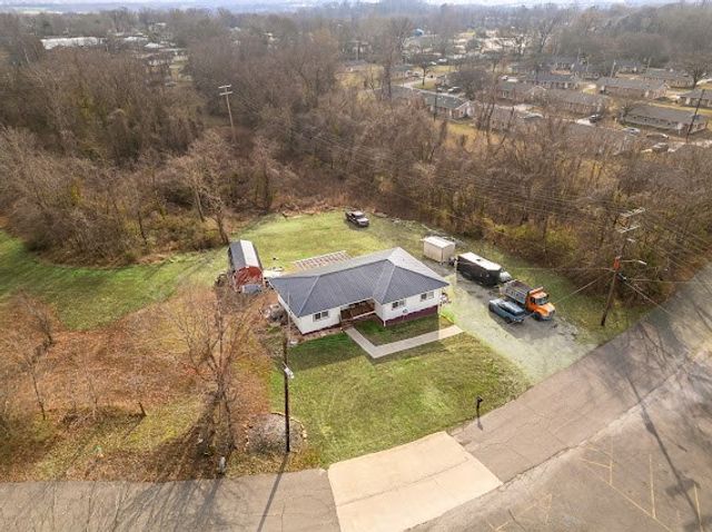 440 Moores Dr, Hopkinsville, KY 42240