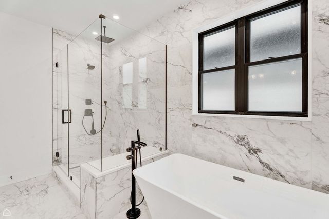 3905 N Drake Avenue, Chicago, IL 60618