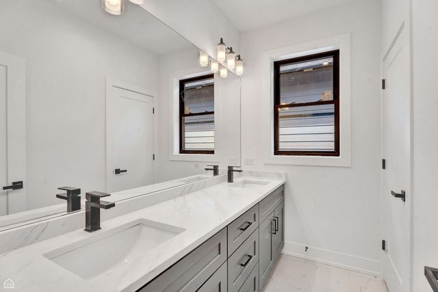 3905 N Drake Avenue, Chicago, IL 60618