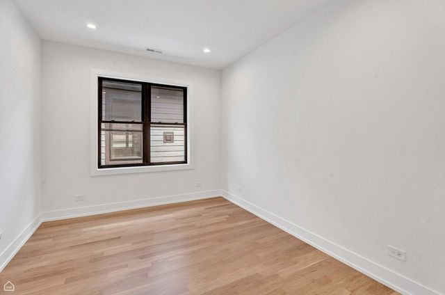 3905 N Drake Avenue, Chicago, IL 60618