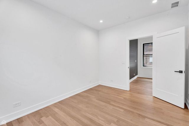 3905 N Drake Avenue, Chicago, IL 60618