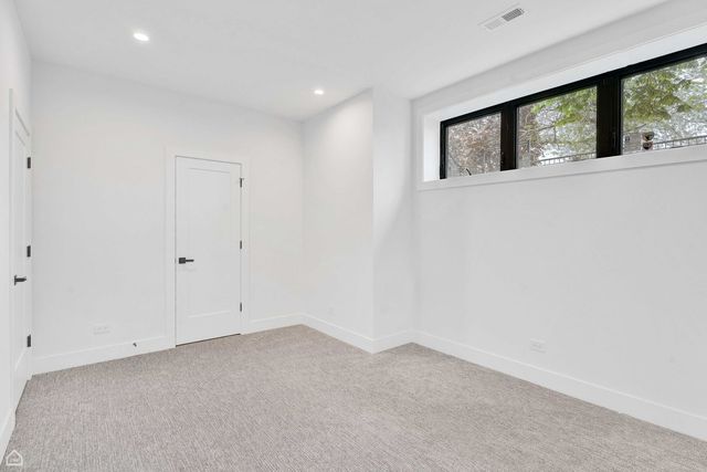 3905 N Drake Avenue, Chicago, IL 60618