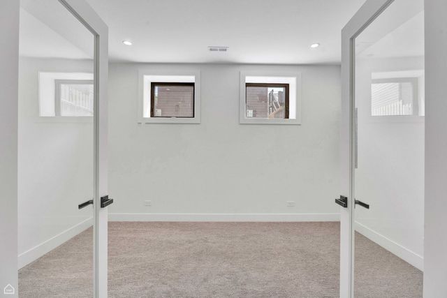 3905 N Drake Avenue, Chicago, IL 60618