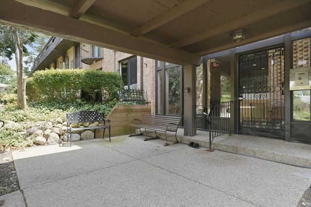 600 W Russell Street 309, Barrington, IL 60010