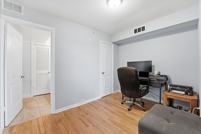 600 W Russell Street 309, Barrington, IL 60010