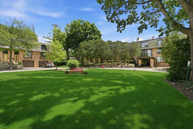 600 W Russell Street 309, Barrington, IL 60010