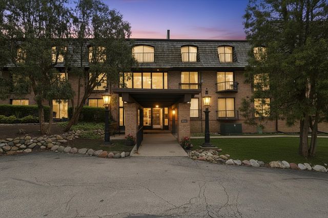 600 W Russell Street 309, Barrington, IL 60010
