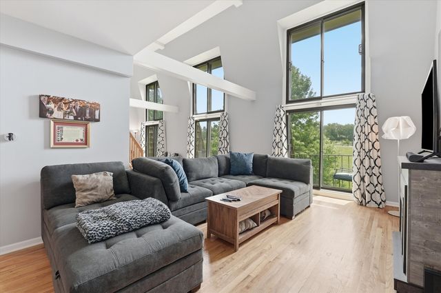 600 W Russell Street 309, Barrington, IL 60010