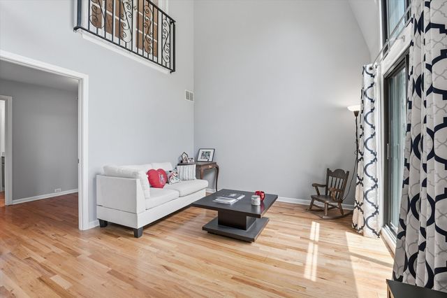 600 W Russell Street 309, Barrington, IL 60010