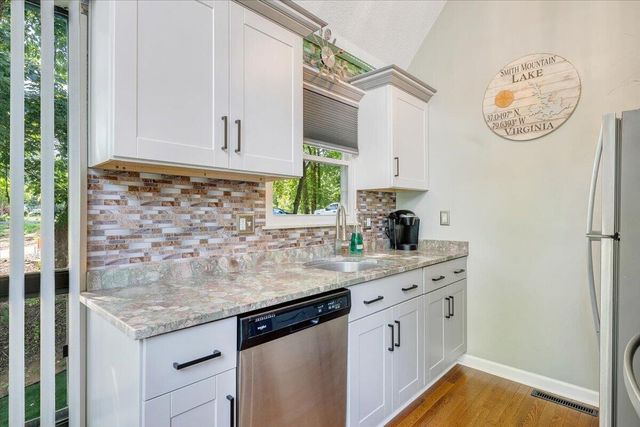 890 Long Island DR, Moneta, VA 24121