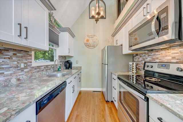 890 Long Island DR, Moneta, VA 24121