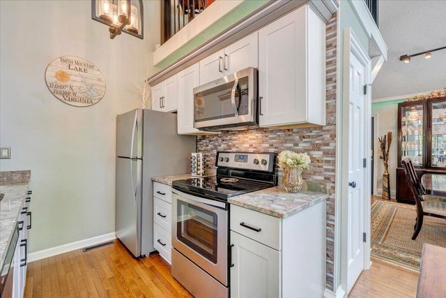 890 Long Island DR, Moneta, VA 24121