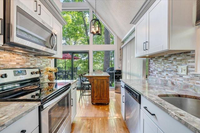 890 Long Island DR, Moneta, VA 24121