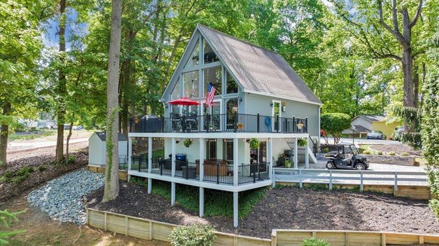 890 Long Island DR, Moneta, VA 24121