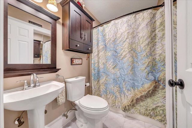 890 Long Island DR, Moneta, VA 24121