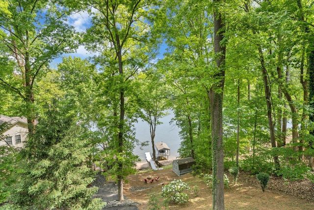 890 Long Island DR, Moneta, VA 24121