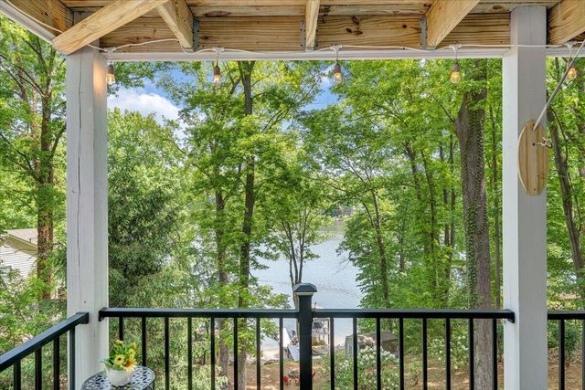 890 Long Island DR, Moneta, VA 24121