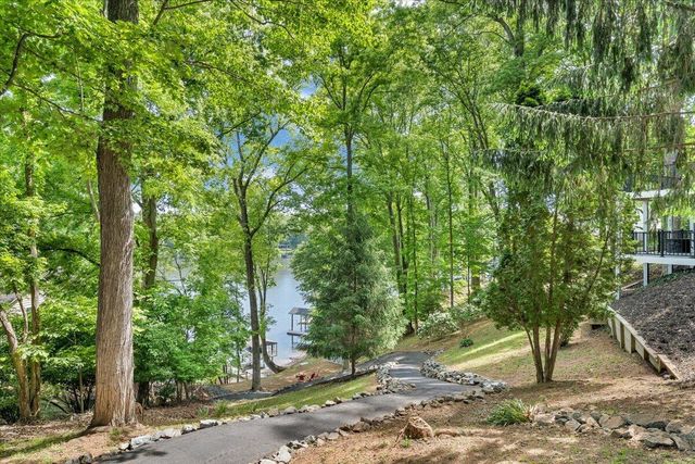 890 Long Island DR, Moneta, VA 24121