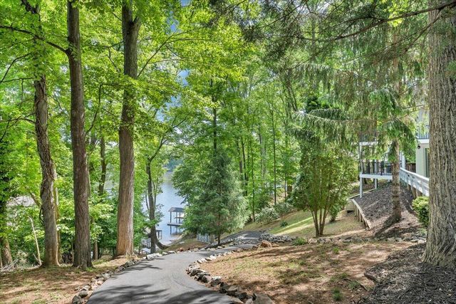 890 Long Island DR, Moneta, VA 24121