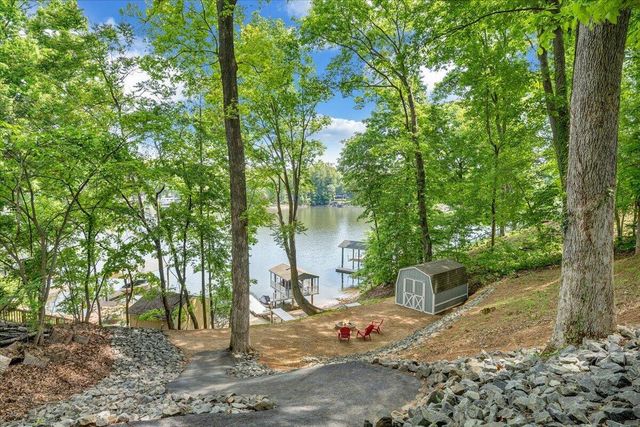 890 Long Island DR, Moneta, VA 24121