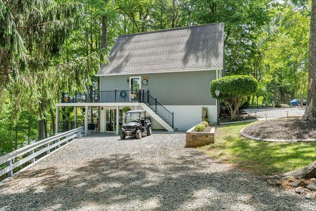890 Long Island DR, Moneta, VA 24121