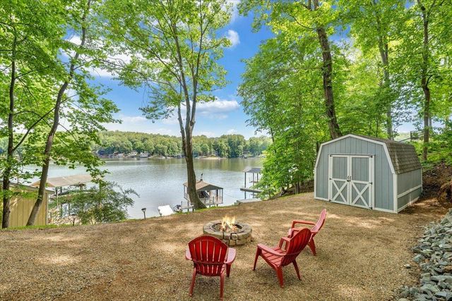 890 Long Island DR, Moneta, VA 24121
