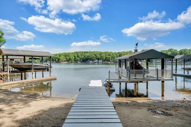 890 Long Island DR, Moneta, VA 24121