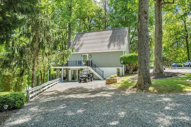 890 Long Island DR, Moneta, VA 24121