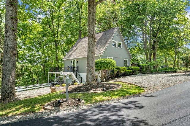 890 Long Island DR, Moneta, VA 24121