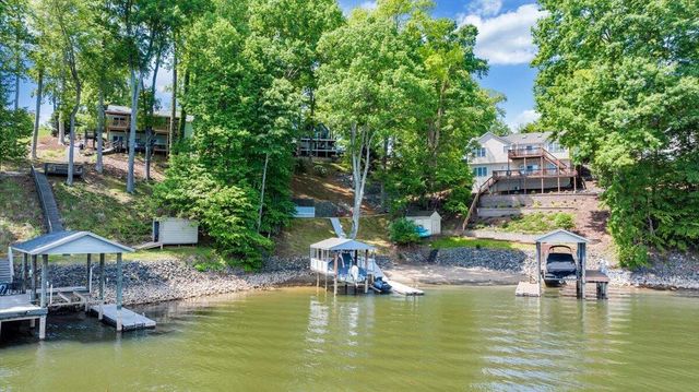 890 Long Island DR, Moneta, VA 24121