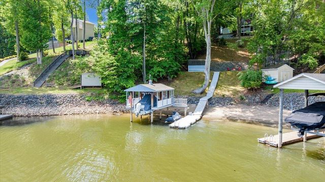 890 Long Island DR, Moneta, VA 24121