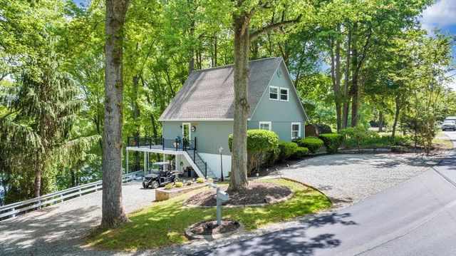 890 Long Island DR, Moneta, VA 24121