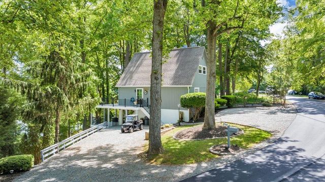 890 Long Island DR, Moneta, VA 24121