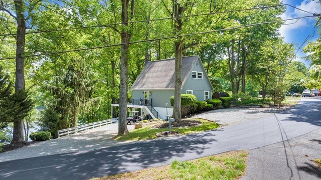 890 Long Island DR, Moneta, VA 24121