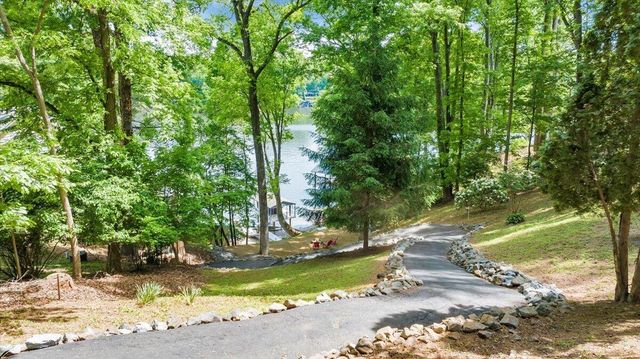 890 Long Island DR, Moneta, VA 24121