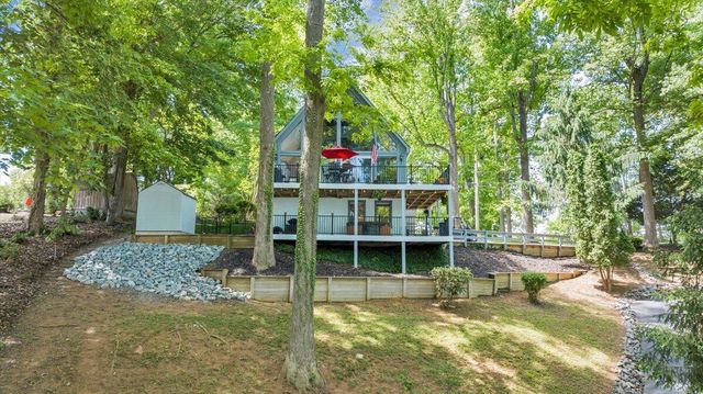890 Long Island DR, Moneta, VA 24121