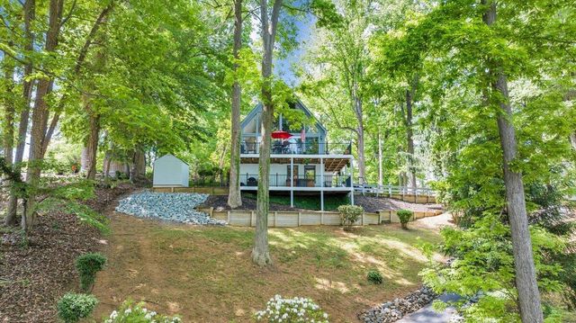 890 Long Island DR, Moneta, VA 24121