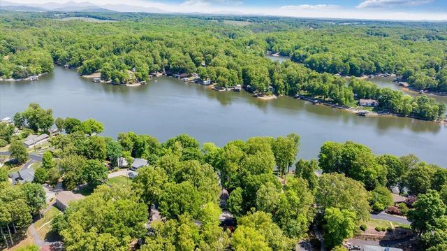 890 Long Island DR, Moneta, VA 24121