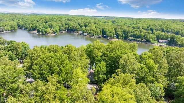 890 Long Island DR, Moneta, VA 24121
