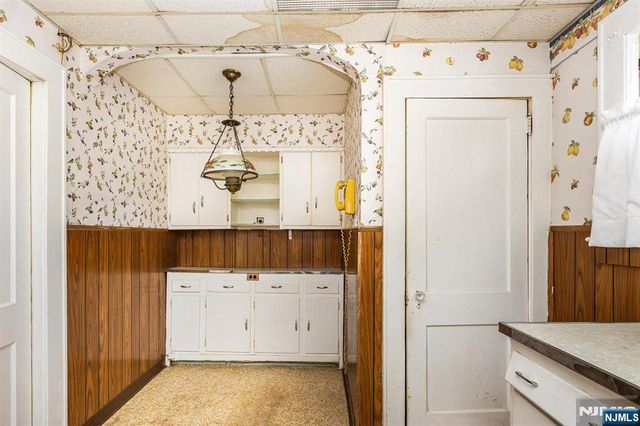 105 Midland Avenue, Glen Ridge, NJ 07028