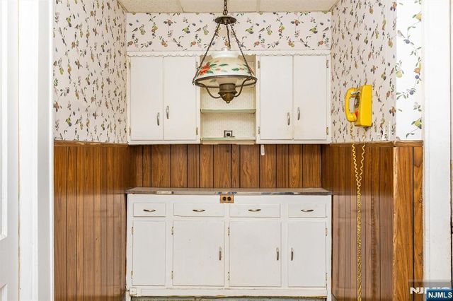 105 Midland Avenue, Glen Ridge, NJ 07028